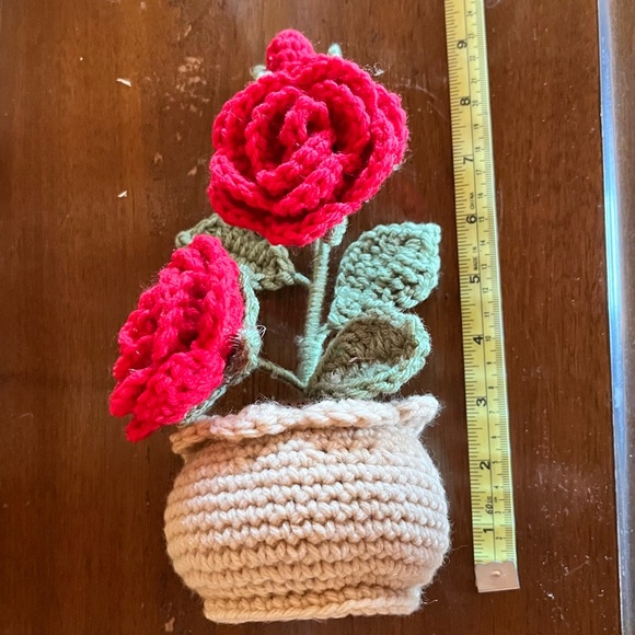 🌹Handcrafted Red Crochet Rose Arrangement🌹 - Picture 5 of 6